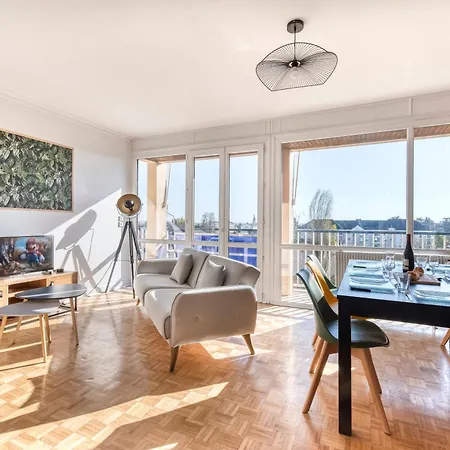 Le Super 8 - Free Parking, Balcony, 100m2, Wi-fi Angers
