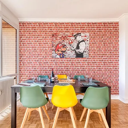 Le Super 8 - Free Parking, Balcony, 100m2, Wi-fi Apartment *