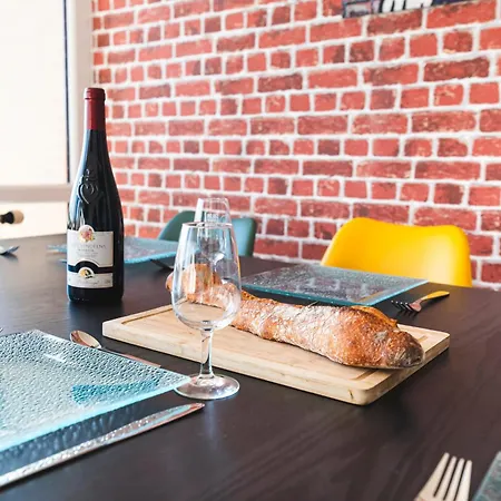 Apartment Le Super 8 - Free Parking, Balcony, 100m2, Wi-fi Angers