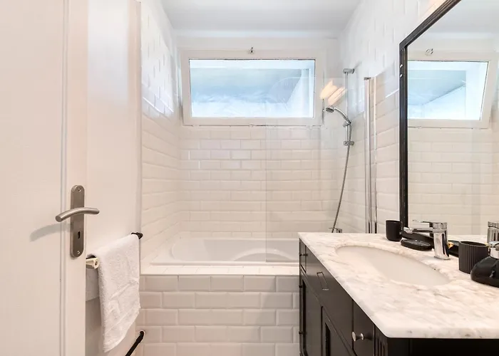 Ps4 Pour Longs Séjours - Parenthèse Chic&spacieuse à - 4 Chambres, Balcon, Parking Gratuit Apartamento